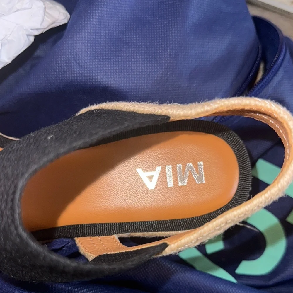 MIA Leou‎ Wedge
